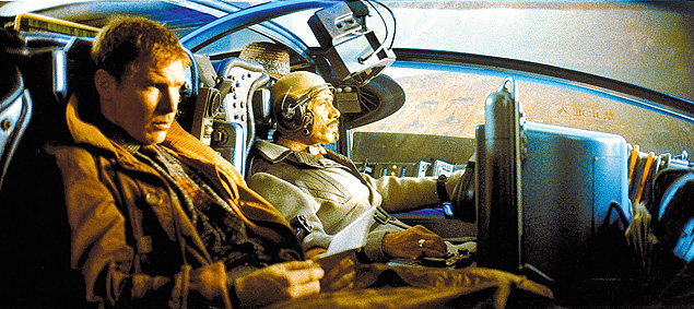 Os atores Harrison Ford ( esq.) e Edward James Olmos em cena de 'Blade Runner - O Caador de Androdes' (1982)