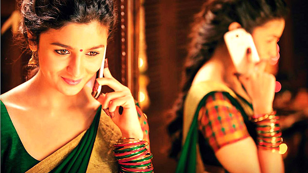 A atriz Alia Bhatt em cena do filme '2 Estates', produo de Bollywood