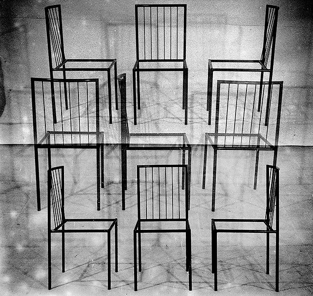 Foto de cadeira projetada por Geraldo de Barros em 1954