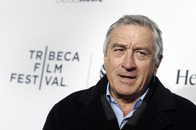 Robert De Niro poses on the red carpet upon arriving for the 2014 Tribeca Film Festival opening night screening of 'Time Is Illmatic' in New York April 16, 2014. REUTERS/Shannon Stapleton (UNITED STATES - Tags: ENTERTAINMENT) ORG XMIT: SHN608