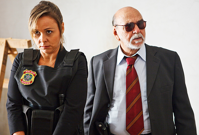 Os atores Giulia Gam e Lima Duarte, em cena do filme 'Assalto ao Banco Central', de Marcos Paulo