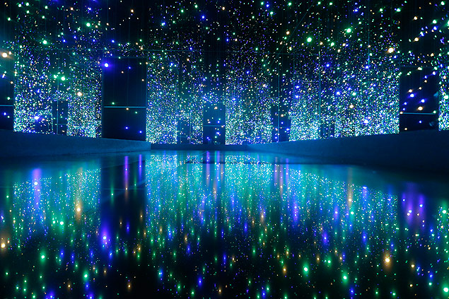 Sala Espelhada ao Infinito', instalação de Kusama de 2011