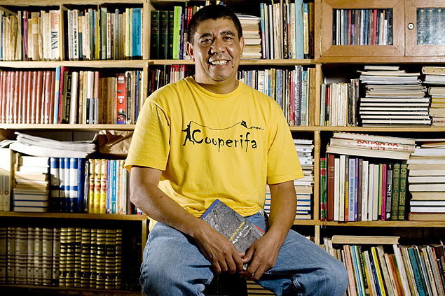 O poeta Sérgio Vaz, criador do Sarau da Coperifa, vai participar da Flupp em São Paulo