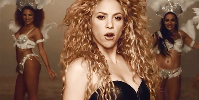 A cantora Shakira no clipe de 'La La La (Brazil 2014)