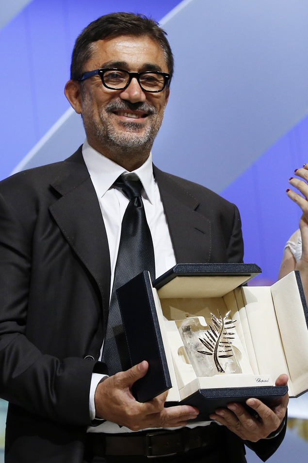 O diretor turco Nuri Bilge Ceylan com a Palma de Ouro que ganhou pelo filme "Winter Sleep" em Cannes 
