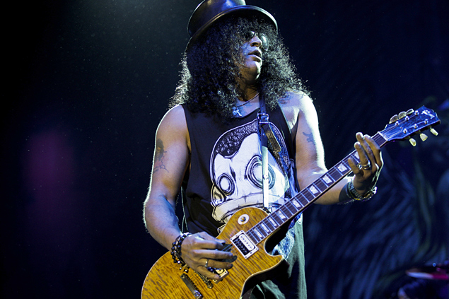 O guitarrista Slash em show realizado no Brasil, em novembro de 2012