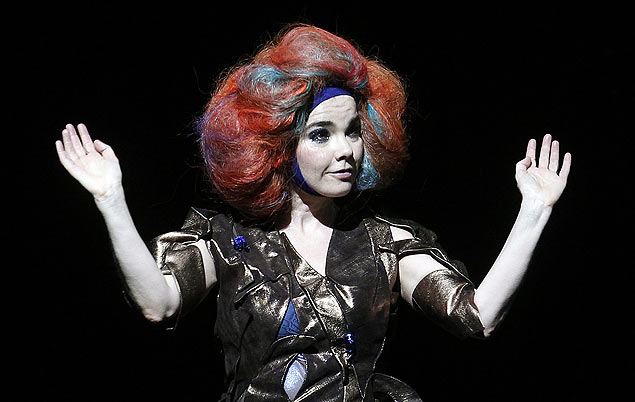 A cantora Björk apresenta-se no festival de música Lollapalloza, em Santiago (Chile), em 2012