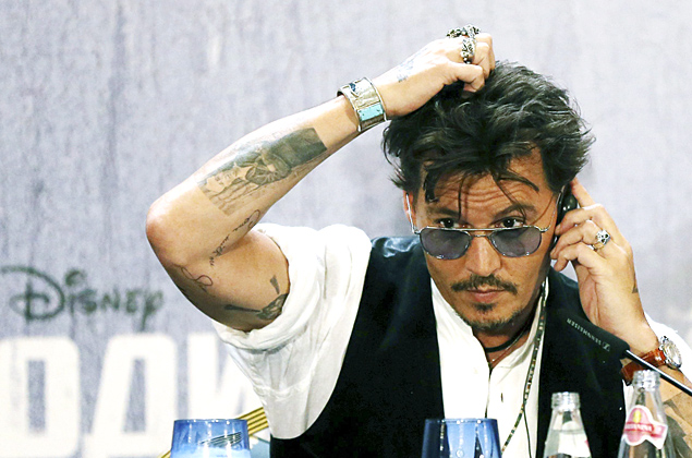 Johnny Depp durante entrevista coletiva sobre 'Transcendence' em Moscou