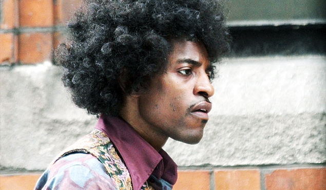 O cantor Andre Benjamin como Jimi Hendrix no filme "Jimi: All Is by My Side"
