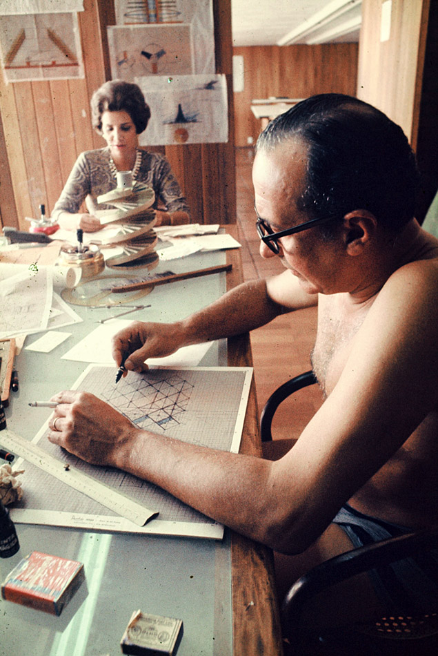 O arquiteto Srgio Bernardes e sua mulher, Clarice, no Rio, nos anos 1960