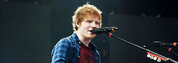 WOL114. Glastonbury (United Kingdom), 29/06/2014.- British singer Ed Sheeran performs at the Pyramid Stage of the Glastonbury Festival of Contemporary Performing Arts 2014, held at Worthy Farm, near Pilton, Somerset, Britain, 29 June 2014. The outdoor festival runs from 26 to 30 June. EFE/EPA/WILL OLIVER ORG XMIT: WOL114