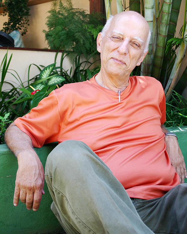 O escritor Rubem Alves em sua casa em Campinas, em retrato feito em 2005