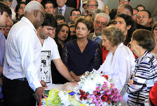 Presidente Dilma Rousseff comparece ao velrio do escritor Ariano Suassuna, no Recife, nesta quinta (24)