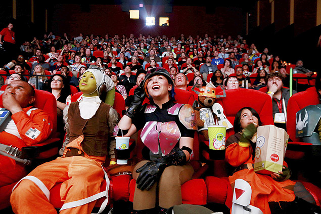 Fs assistem  caracter uma exibio de 'Star Wars Legends' durante a feira Comic-Con