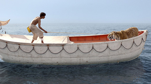 O ator Suraj Sharma divide a cena com um tigre no filme "As Aventuras de Pi"