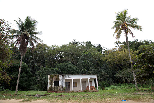 Casa na praia de Corumb, em Paraty, onde morou a artista naif Djanira