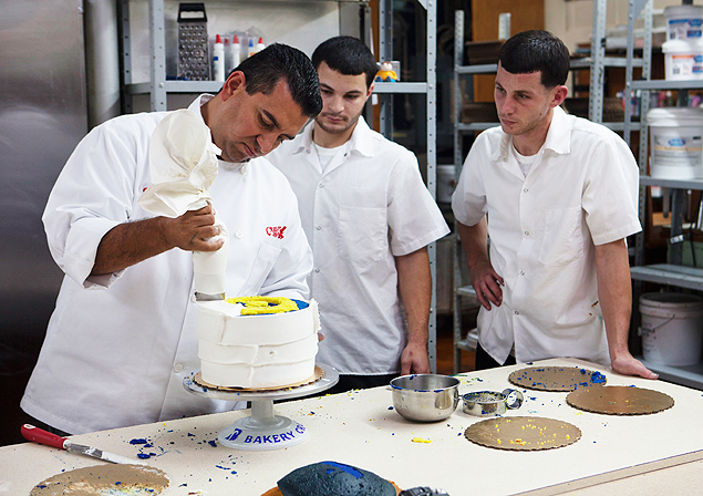 Buddy Valastro demonstra como fazer um bolo de pasta americana em seu novo programa 