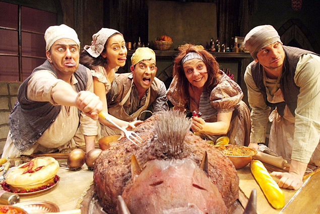 Elenco de "Hamlet ao Molho Picante", com Rosi Campos, que reestreia no Teatro Alfredo Mesquita