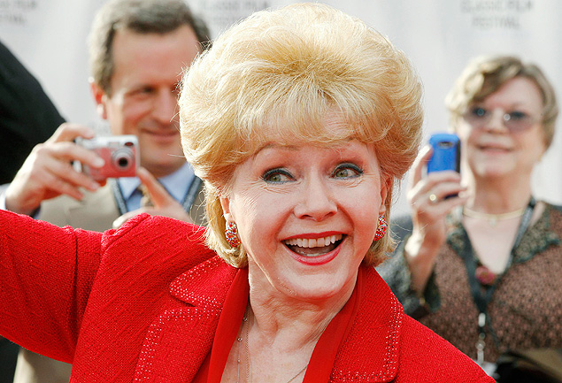Actress Debbie Reynolds is photographed by fans as she arrives at the world premiere of the 40th anniversary restoration of the film 