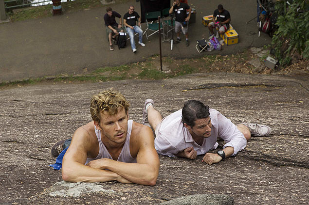Ryan Kwanten e Marcelo Serrado escalam Pão de Açúcar em cena de "Rio, eu te Amo"