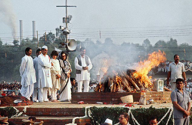 Foto da cremao de Indira Gandhi, em 1984, em Nova Delhi