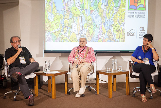 Debate entre os escritores Ruy Castro (esq), Carlos Heitor Cony (centro) e Heloisa Seixas no Salo de Ideias da Bienal do Livro