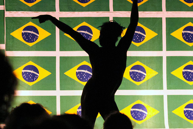 Performance 'O Samba do Crioulo Doido', de Luiz de Abreu, que est na mostra 'Memrias Inapagveis'