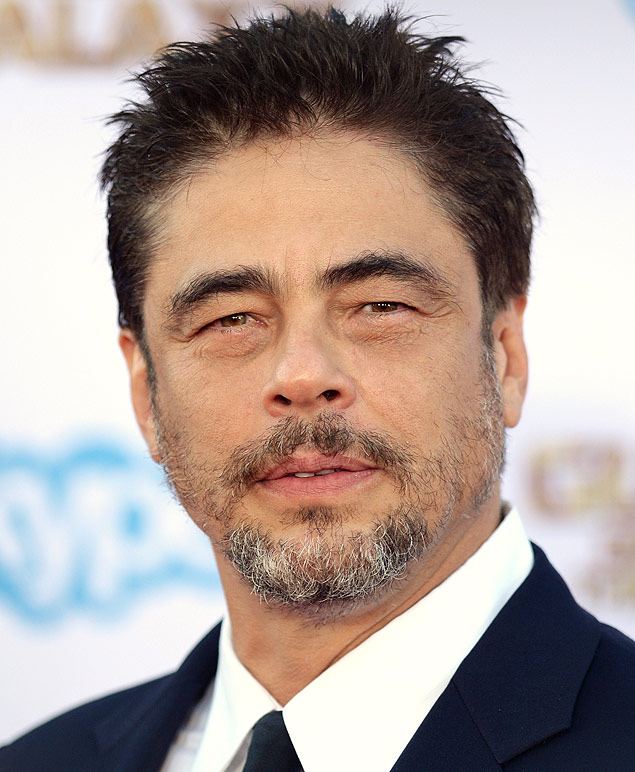 Actor Benicio Del Toro arrives for the world premiere of "Guardians Of The Galaxy" on July 21, 2014 at the Dolby Theater in Hollywood, California. AFP PHOTO / Robyn Beck ORG XMIT: RLB204