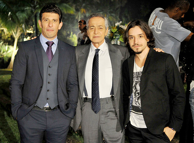 Milhem Cortaz, Gracindo Jr. e Bernardo Falcone em cena de 'Plano Alto'