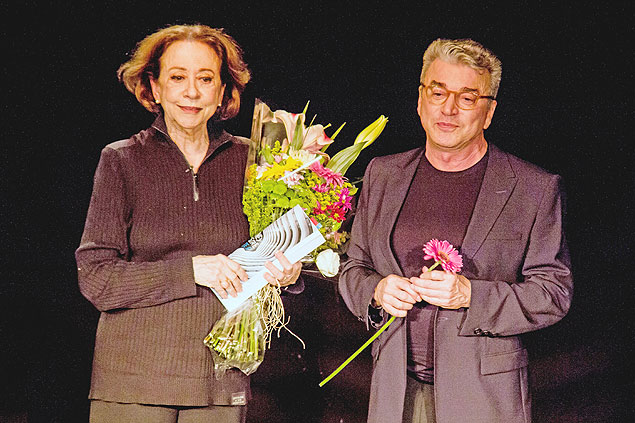 Fernanda Montenegro e Edney Silvestre no lançamento do livro, no Teatro Leblon