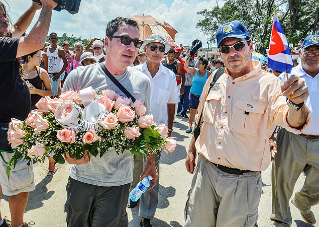 Os netos de Ernest Hemingway, Patrick (esq.) e John (dir.), em celebrao em Havana