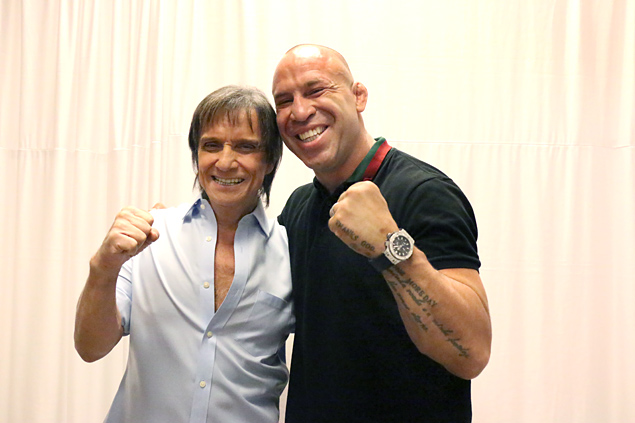 O campeão de MMA Wanderlei Silva e do cantor Roberto Carlos, que é fã do esporte