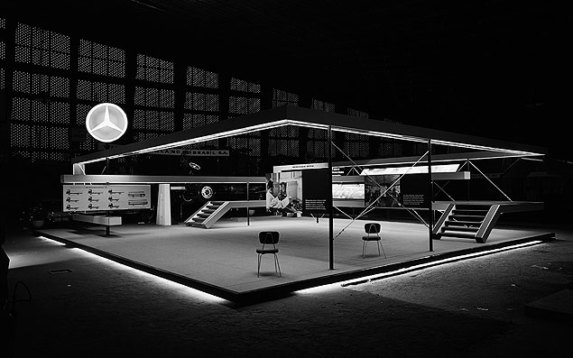 Estande da Mercedes-Benz, com projeto de Henri Maluf, em exposio no Rio em 1960