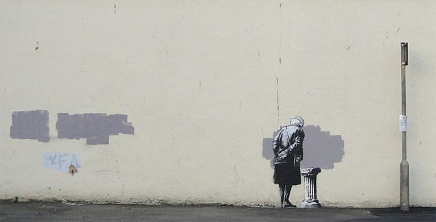 Novo trabalho de Banksy em parede em Folkestone, cidade litornea da Inglaterra
