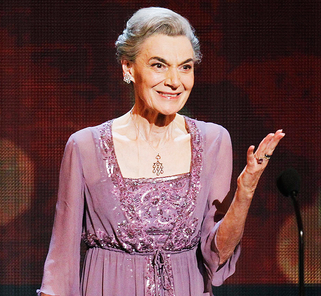 Marian Seldes recebe prmio Tony pelo conjunto de sua obra, em 2010