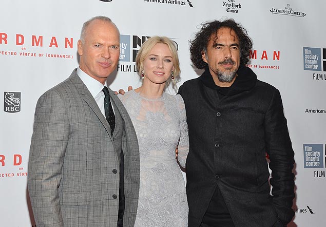 O diretor Alejandro Gonzlez Irritu (dir.) ao lado de Michael Keaton e Naomi Watts, atores de "Birdman"
