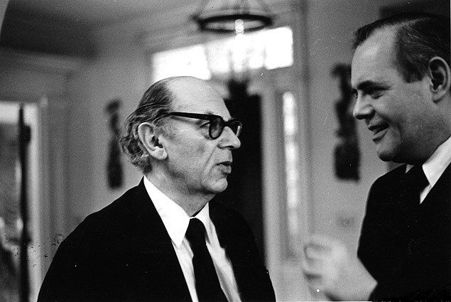 O editor da 'NYRB' Robert Silvers ( dir.) e o filsofo britnico Isaiah Berlin (1909-1997)