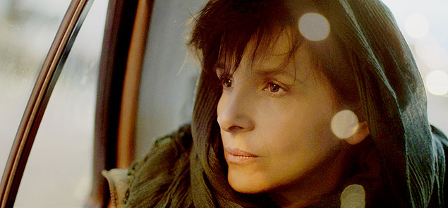 Juliette Binoche como Rebecca, fotgrafa de guerra idealista e viciada em adrenalina, em cena de "Mil Vezes Boa Noite"