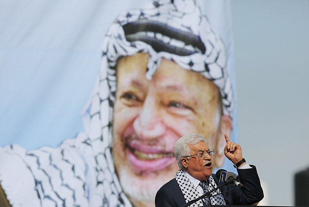 Mahmud Abbas discursa em cerimnia para lembrar morte do lder palestino Yasser Arafat