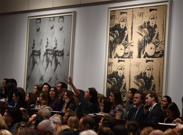 'Triple Elvis' e 'Four Marlons', de Andy Warhol, arrrematados por US$ 81,9 mi por US$ 69,6 mi, respectivamente
