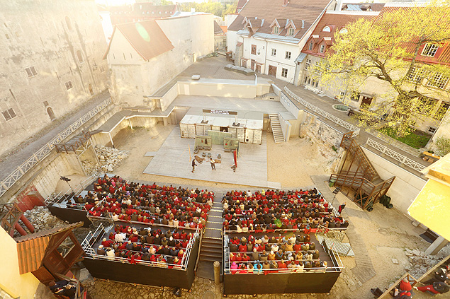Hamlet' ao ar livre, em Tallinn, Estnia, em apresentao do Globe Theatre em maio deste ano
