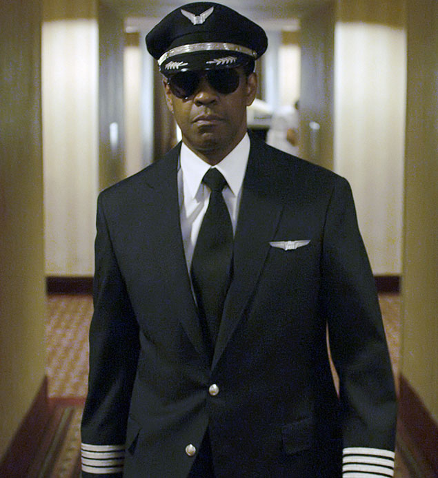 O ator Denzel Washington em cena do filme 'O Voo'