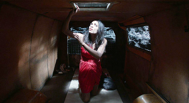 Rosario Dawson interpreta a investigadora Nicole no thriller ' Procura'