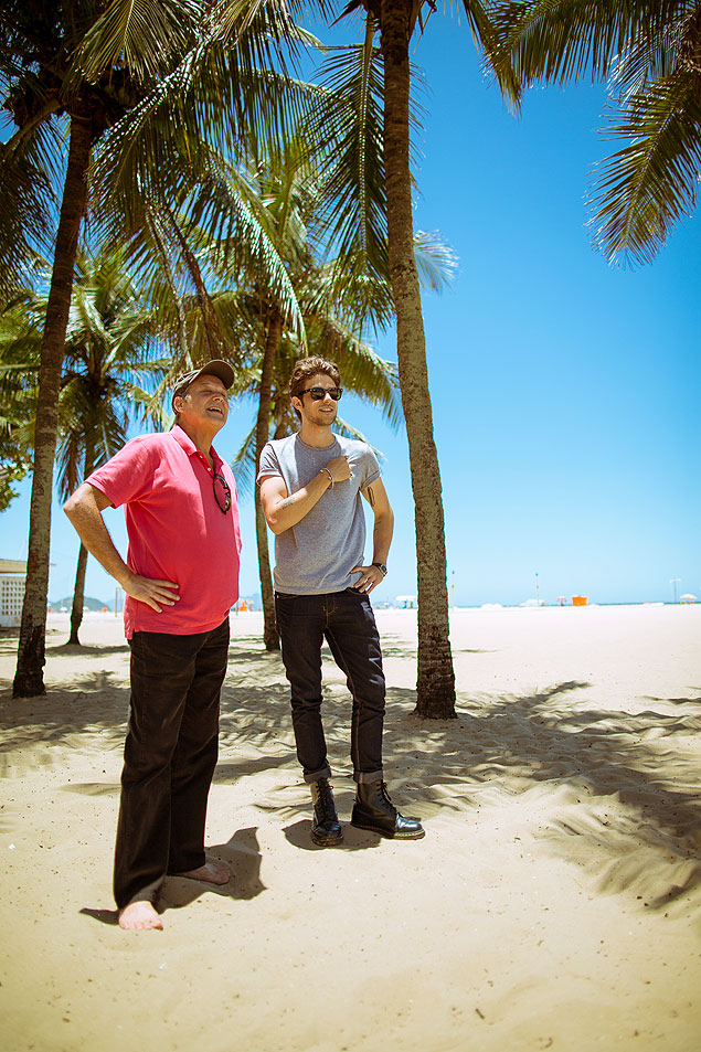 Retrato dos atores Chay Suede e Andre De Biase, na praia de Copacana, no Rio de Janeiro. (Foto: Daniel Marenco/Fohapress)