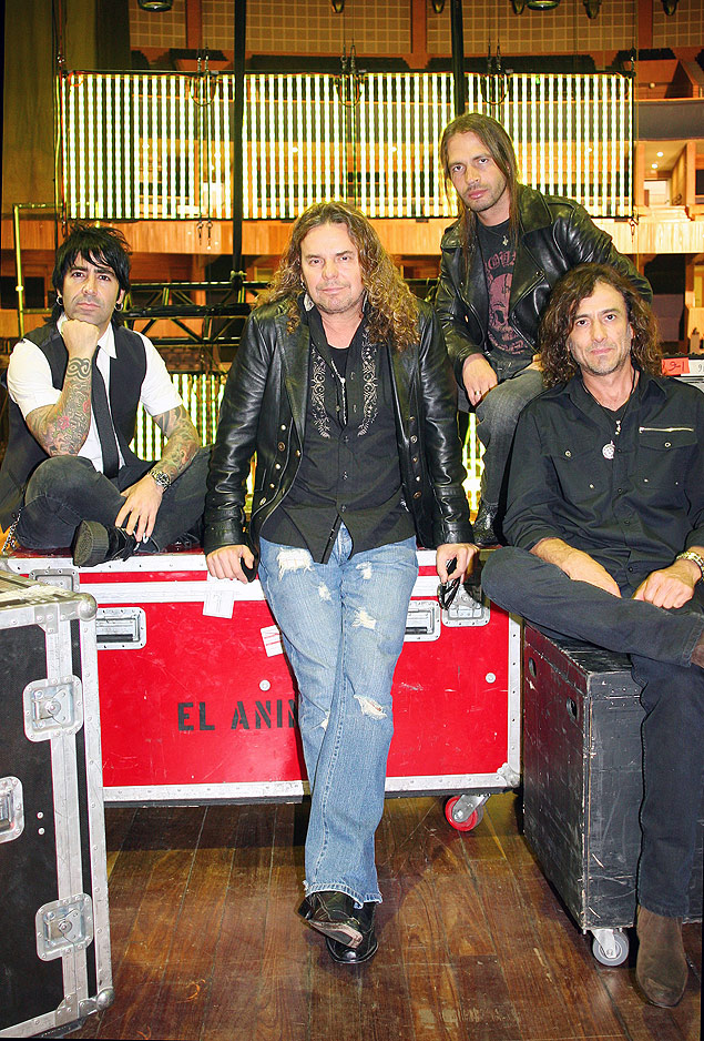 Da esquerda para a direita, Juan Diego Calleros (baixista), Fher Olvera (vocalista), Alex Gonzalez (bateirista) e Sergio Vallin (guitarrista), integrantes da banda mexicana Man, em So Paulo, em 2008