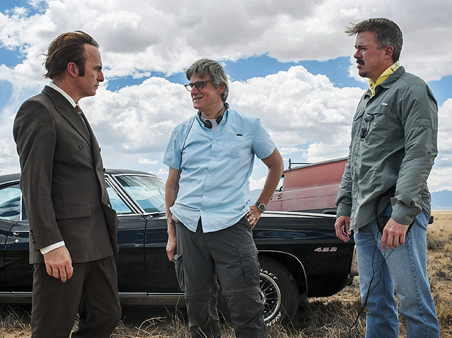 Vince Gilligan, Peter Gould e Bob Odenkirk em 'Better Call Saul'
