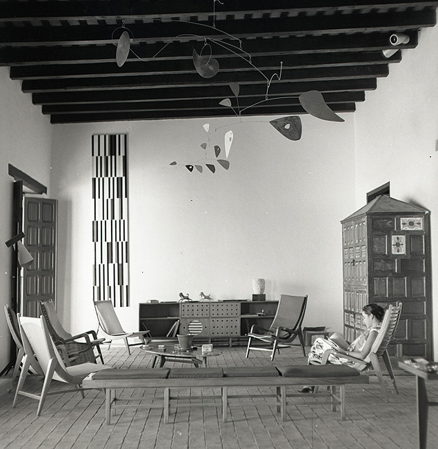 Foto da sala de estar da casa de praia de Alfredo Boulton na ilha de Margarita, na Venezuela, projetada por Miguel Arroyo