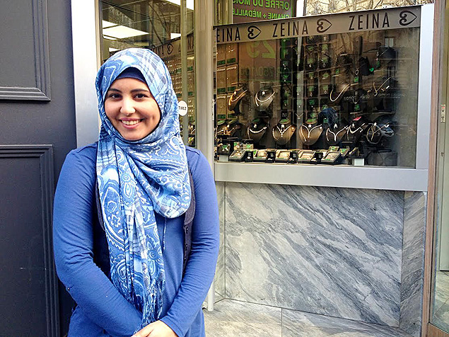 Aps ter seu 'hijab' puxado no metr, a estudante Marwa Daabak comprou mais 15 vus
