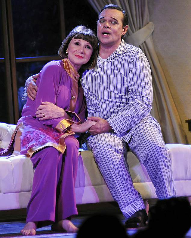 Sylvia Massari e Diogo Vilela em cena do musical "Sim! Eu Aceito", que tem direo de Cludio Figueira
