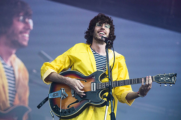 Tim Bernardes, da banda nacional O Terno durante apresentao no segundo dia do Lollapalooza, em 2015
